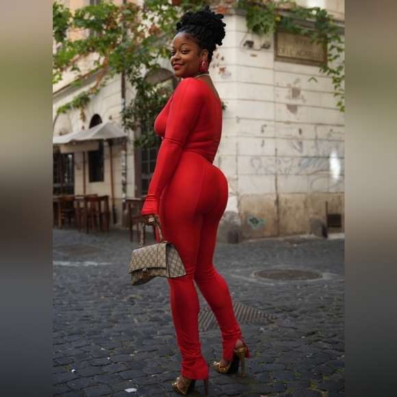 Red two piece set - Picture 2 of 6